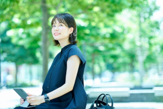 通信制大学で学ぶ社会人女子学生