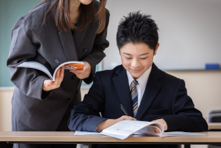 高校受験を控える中学生
